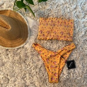 Yellow strapless small bikini (BRAND NEW)